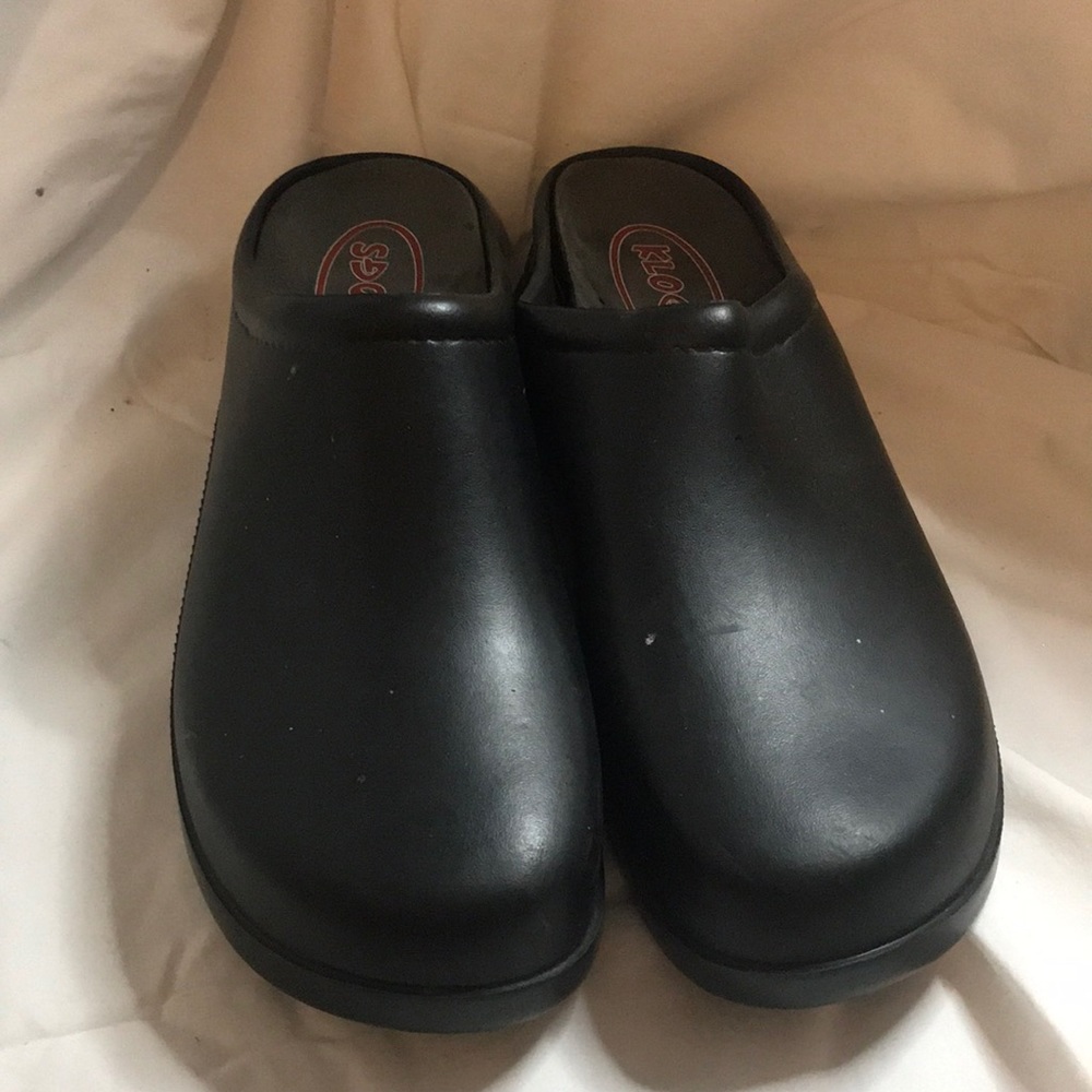 Black klogs like new